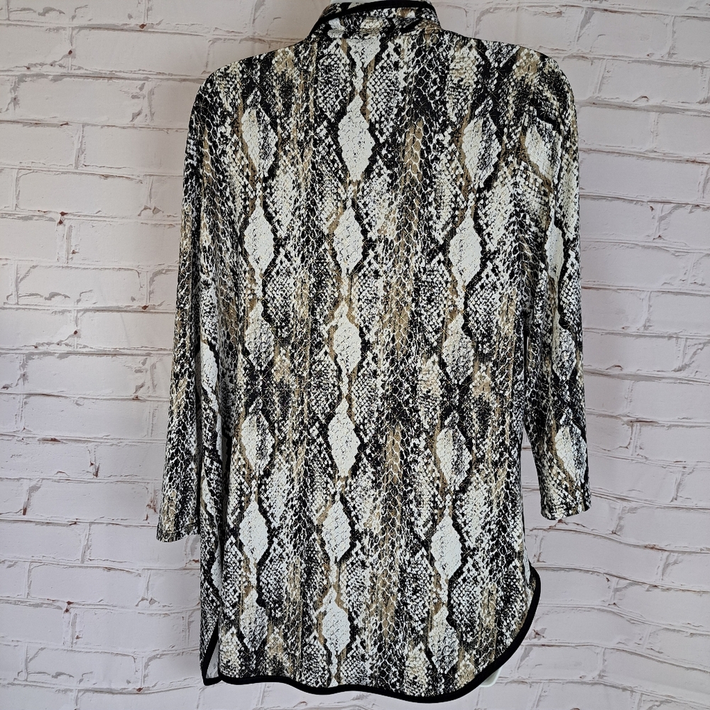 Frank Lyman snake print open-front cardigan jacket with 3/4 sleeves. - Picture 3 of 6